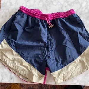 Lululemon Evergreen Short size 4 - sold out online